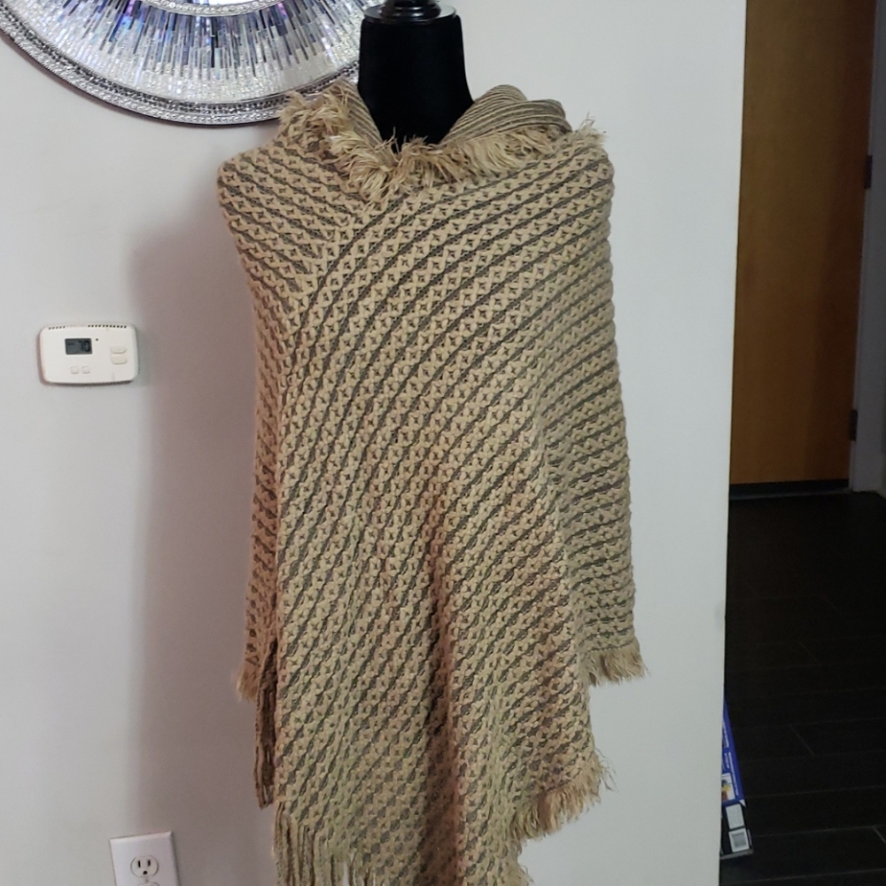 Brown/tan poncho